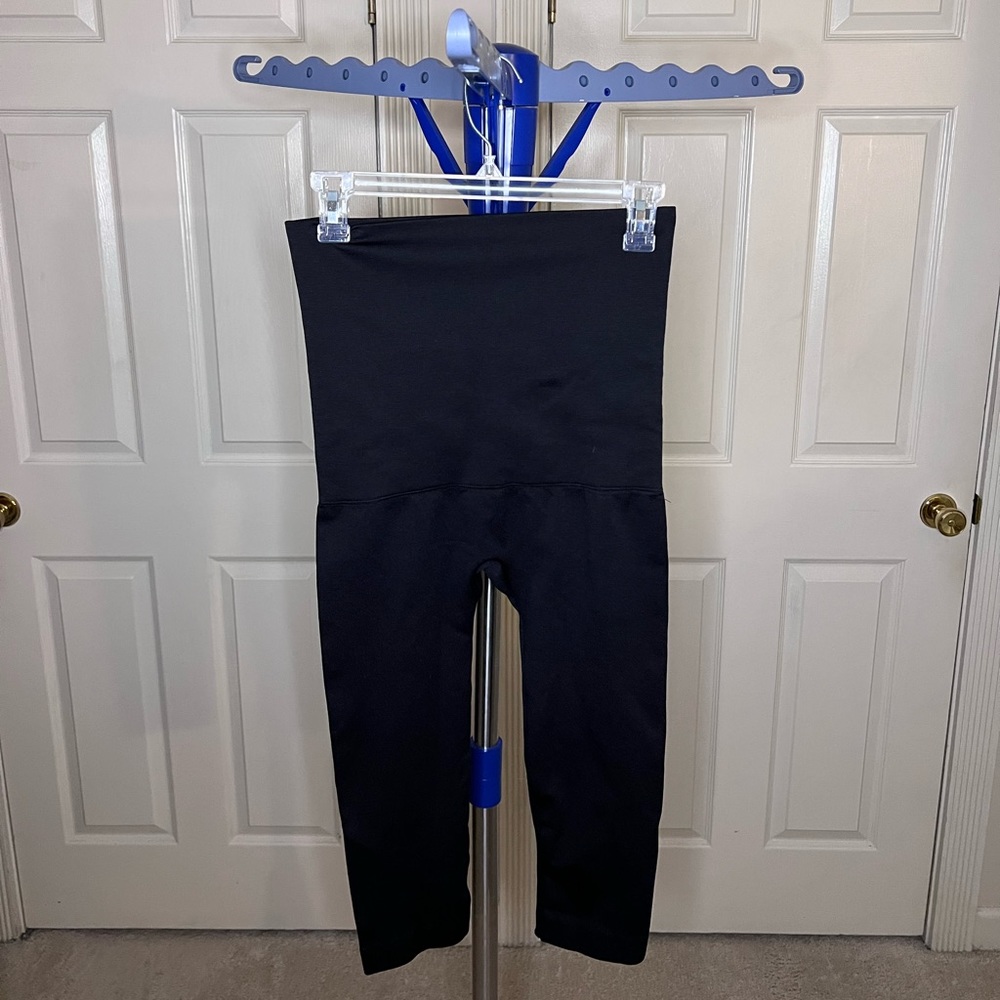 Maternity capri leggings